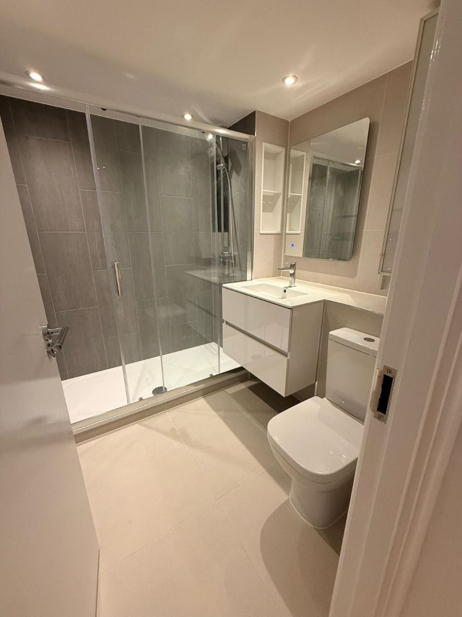 Bathroom Fitter: Image 2